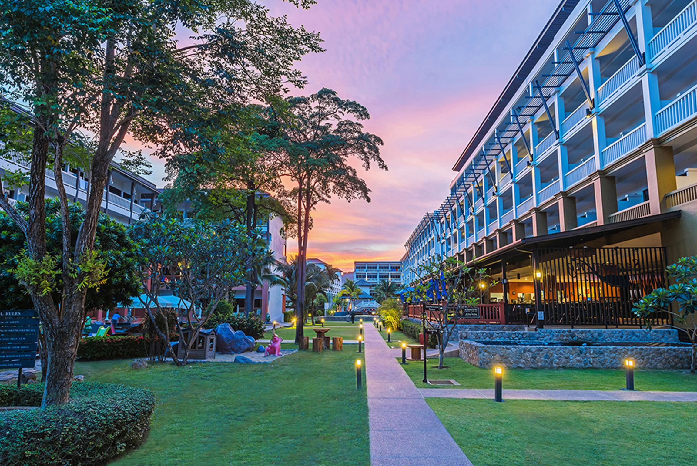 Kata Sea Breeze Resort - Sha Plus Exterior foto
