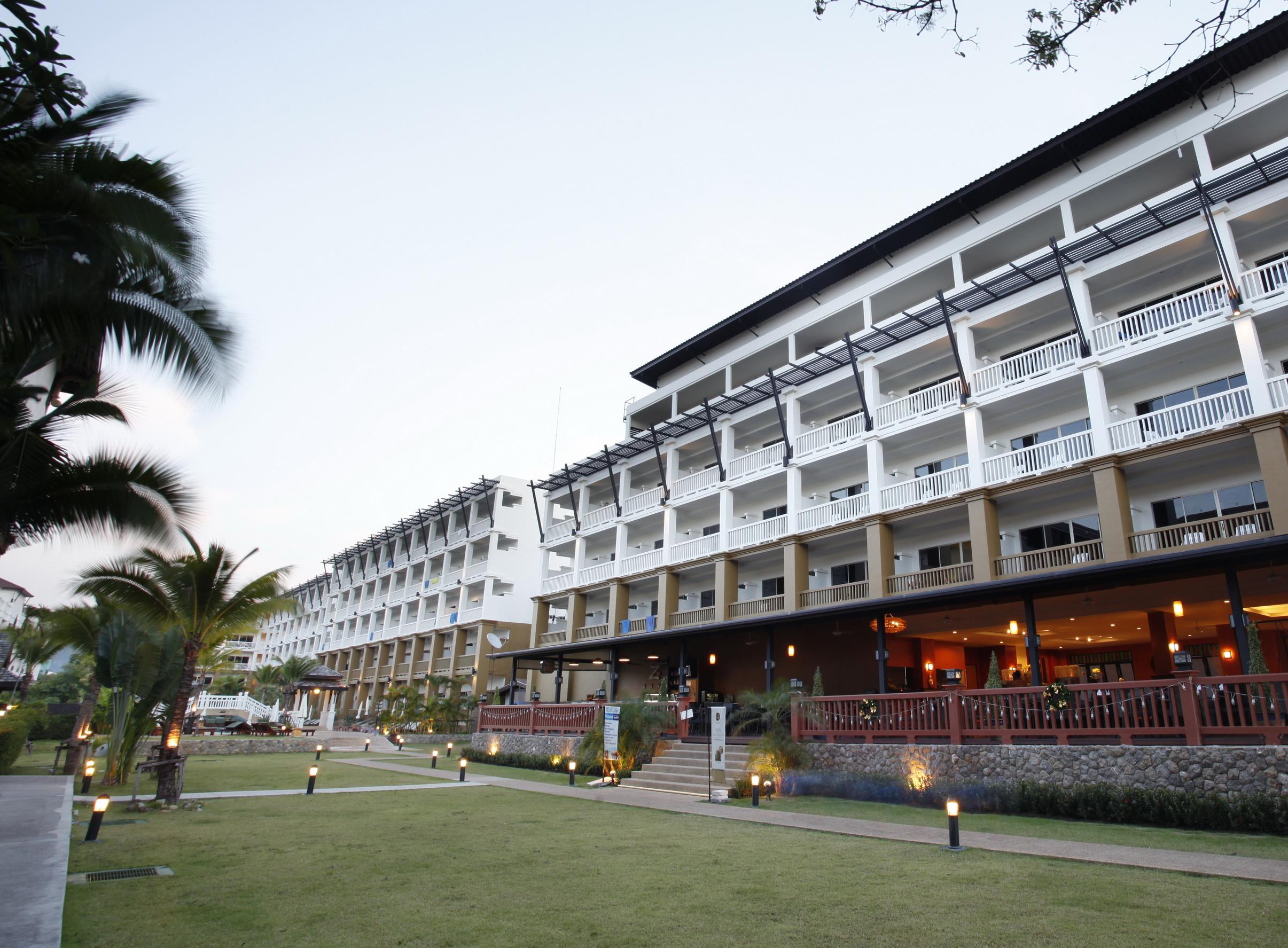 Kata Sea Breeze Resort - Sha Plus Exterior foto